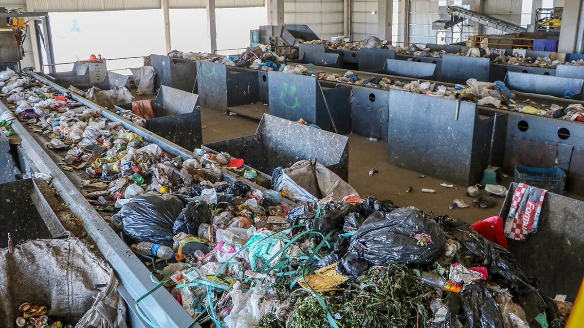 11 ilçeden toplanıp getirilen çöplerden, 55 bin ailenin aylık ihtiyacını karşılayacak enerji üretiyor.