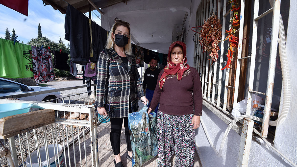 İnayet Öztürk Yücetaş, yaşlı, engelli, kimsesiz, maddi durumu iyi olmayan kadınların iyilik meleği oldu.