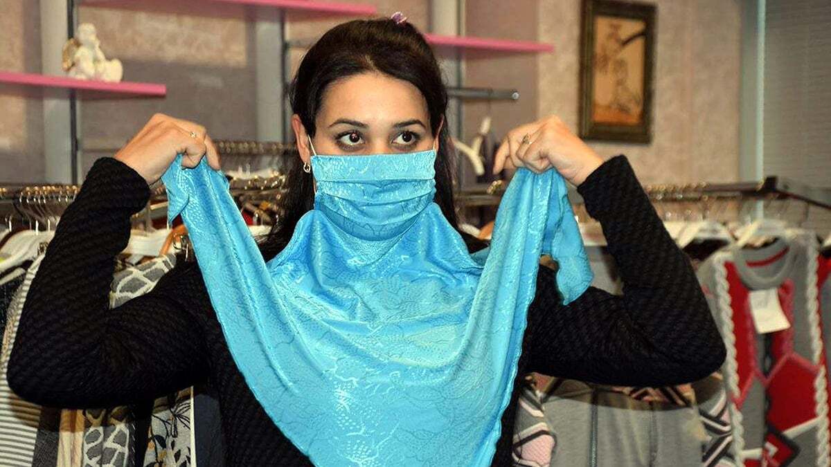 Bir tekstil firması antiviral kumaştan maske, maskeli fular ile yetişkin ve çocuk kıyafetleri üretimine geçti.