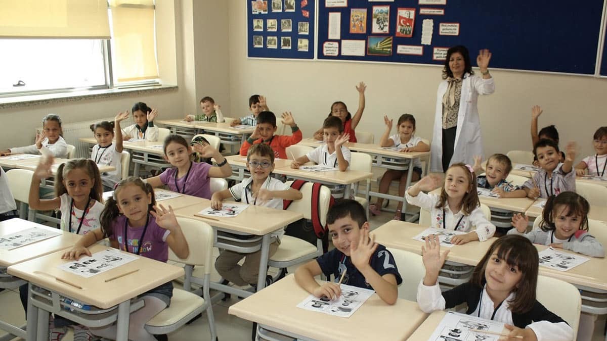 Eğitim öğretim yılının ilk çeyreği dün sona erdi. Psikolojik Danışmanlık ve Rehberlik Bölümü Lise Koordinatörü Aydın Ataş ara tatile çıkacak öğrencilere tavsiyelerde bulundu.