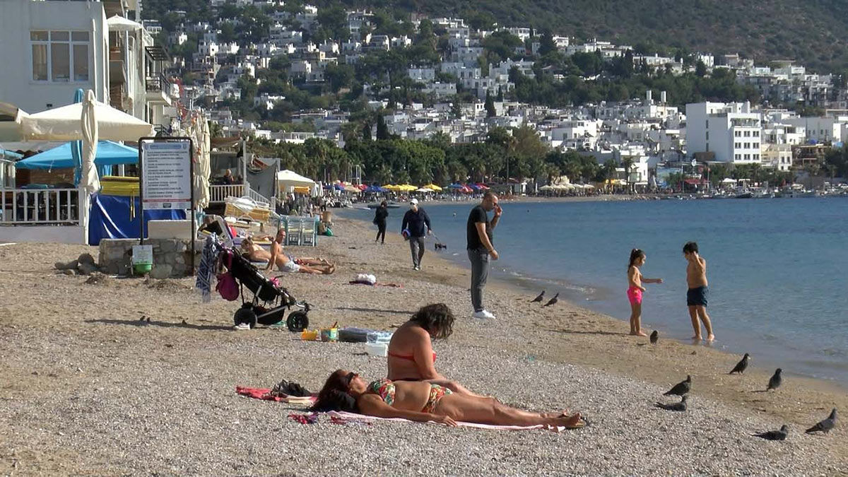 Milli Eğitim Bakanı Ziya Selçuk'un eğitime bir haftalık ara verileceğini açıklamasının ardından, turizmin gözde merkezlerinden Bodrum'da ara tatil hareketliliği başladı.