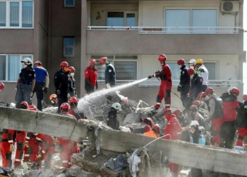 Bölgedeki çalışmalarda AFAD, JAK, STK’lar ve belediyelerden toplamda 7 bin 828 personel, 21 arama kurtarma köpeği ile bin 111 araç görev aldı.
