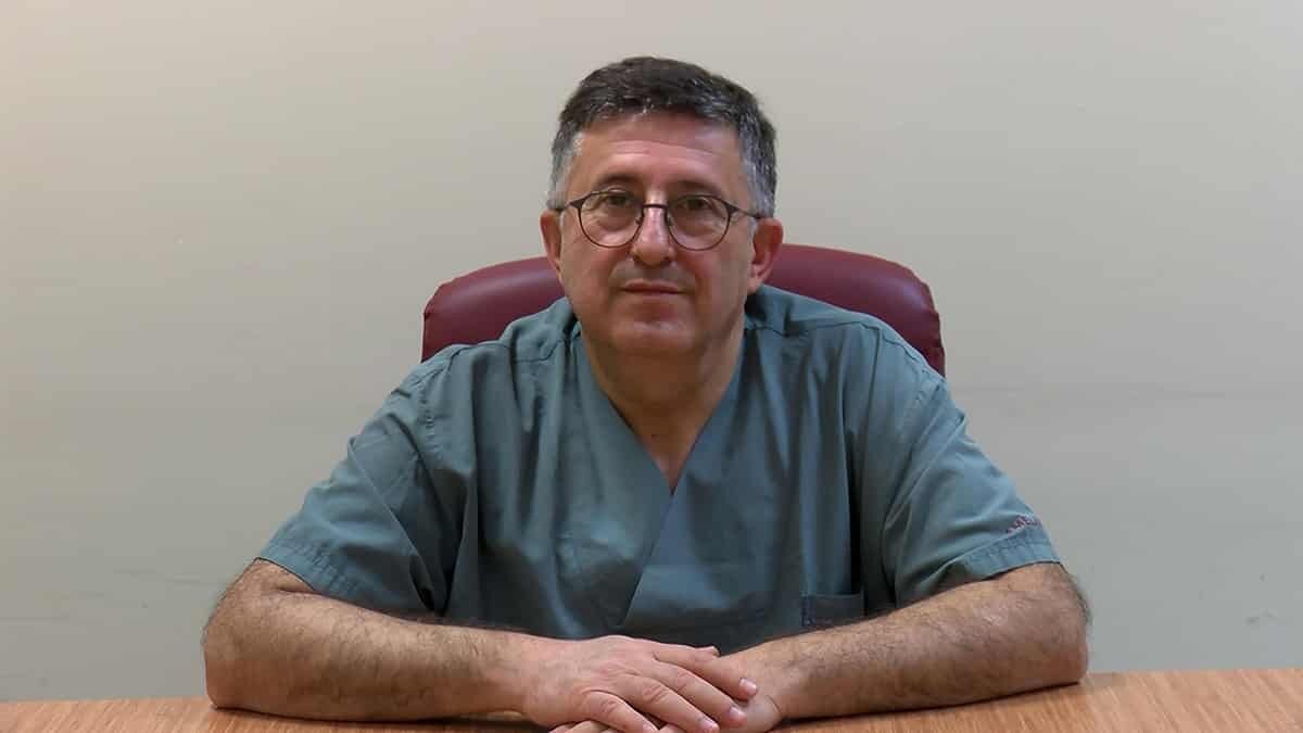 Ankara Üniversitesi Tıp Fakültesi Anestezi ve Reanimasyon Anabilim Dalı Öğretim Üyesi Prof. Dr. Necmettin Ünal, aşı çalışmaları için kendisi gibi aşı gönüllüsü vatandaşları uyardı.