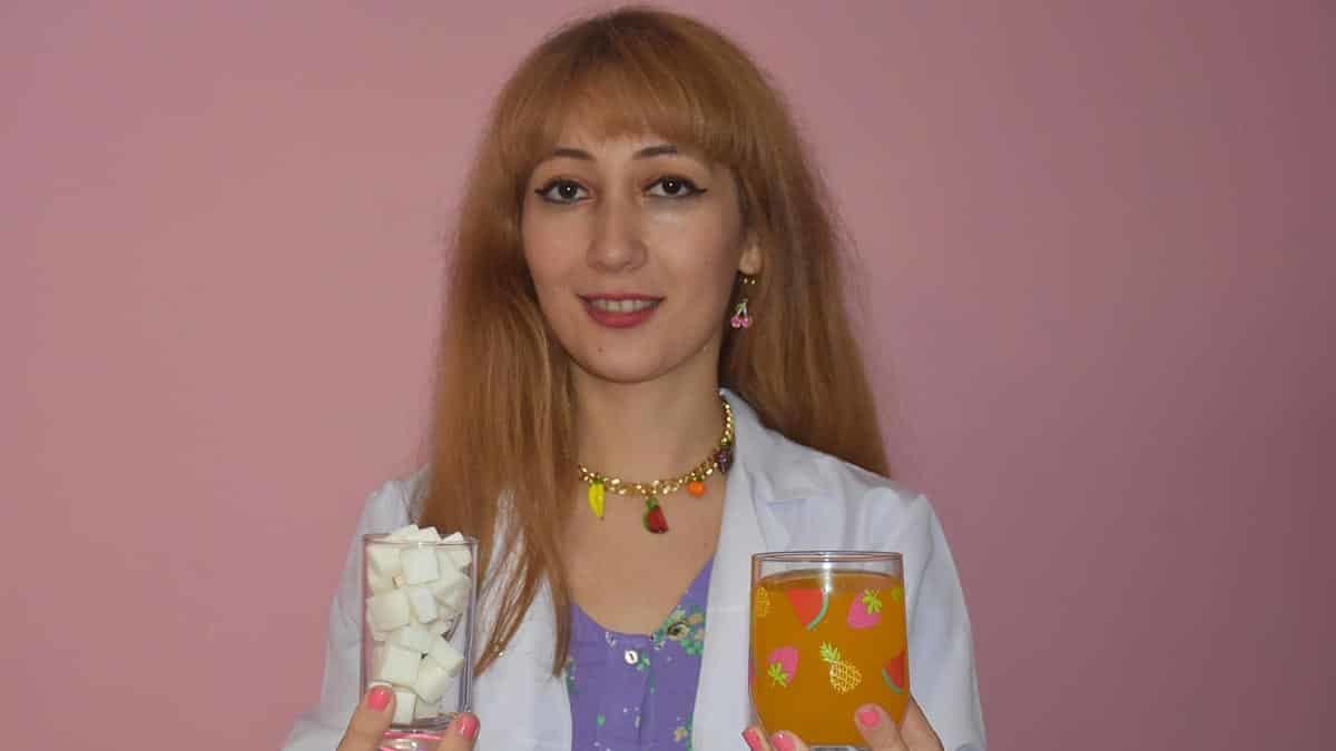 Bir bardak gazlı içecekte yaklaşık 12-15 küp şeker olduğunu kaydeden Güzelcan "asitli içecekler, kemik hastalıklarına neden olabiliyor" dedi.