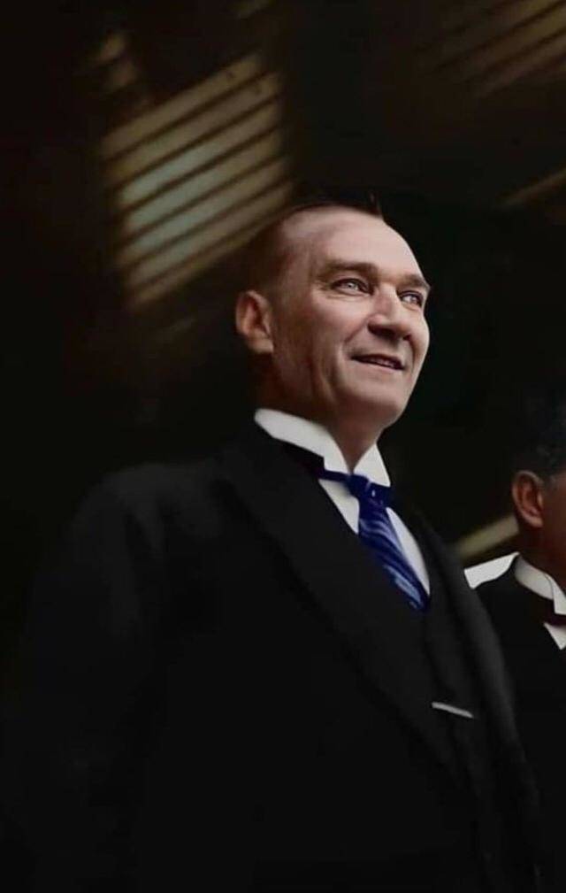 Mustafa Kemal Atatürk umutsuzluk esaretini yırtan iradenin adıdır