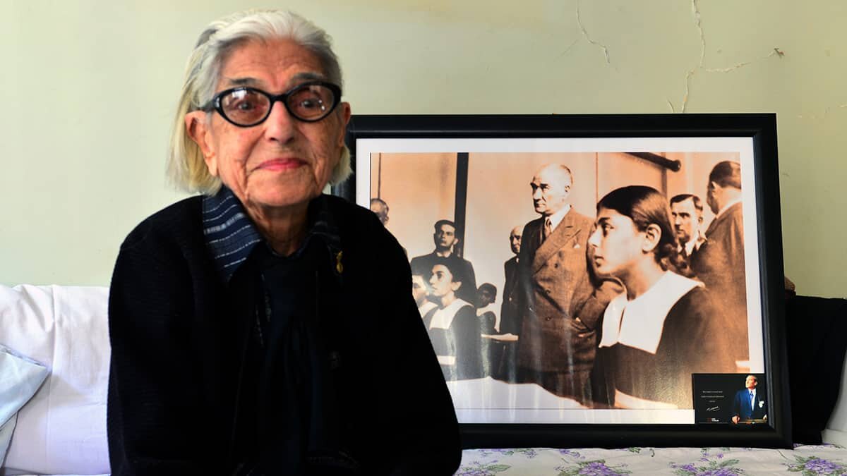 Atatürk'le fotoğrafı bulunan Remziye nine hayatını kaybetti