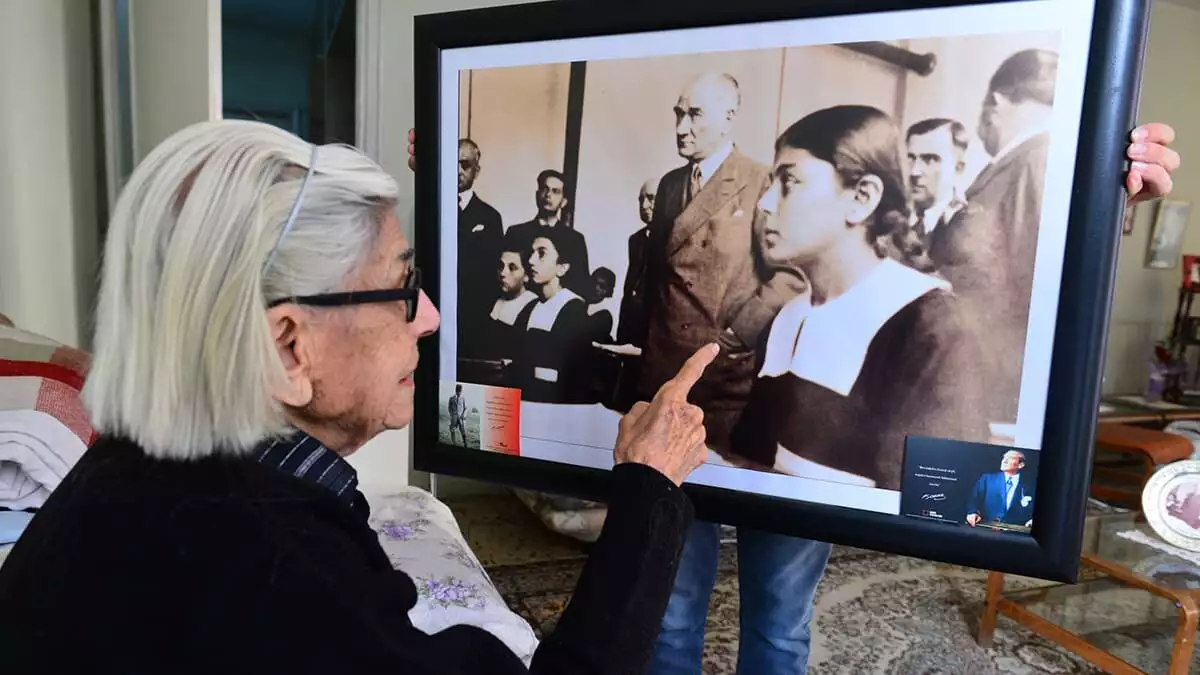 Mustafa kemal atatürk'ün 1937 yılında adana'yı ziyareti sırasında tanıştığı, bazı ders kitaplarında birlikte çekilen atatürk'le fotoğrafı bulunan remziye tatlı , 99 yaşında hayatını kaybetti