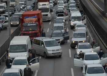 Avcılar'da saat 09.05'te trafik durdu