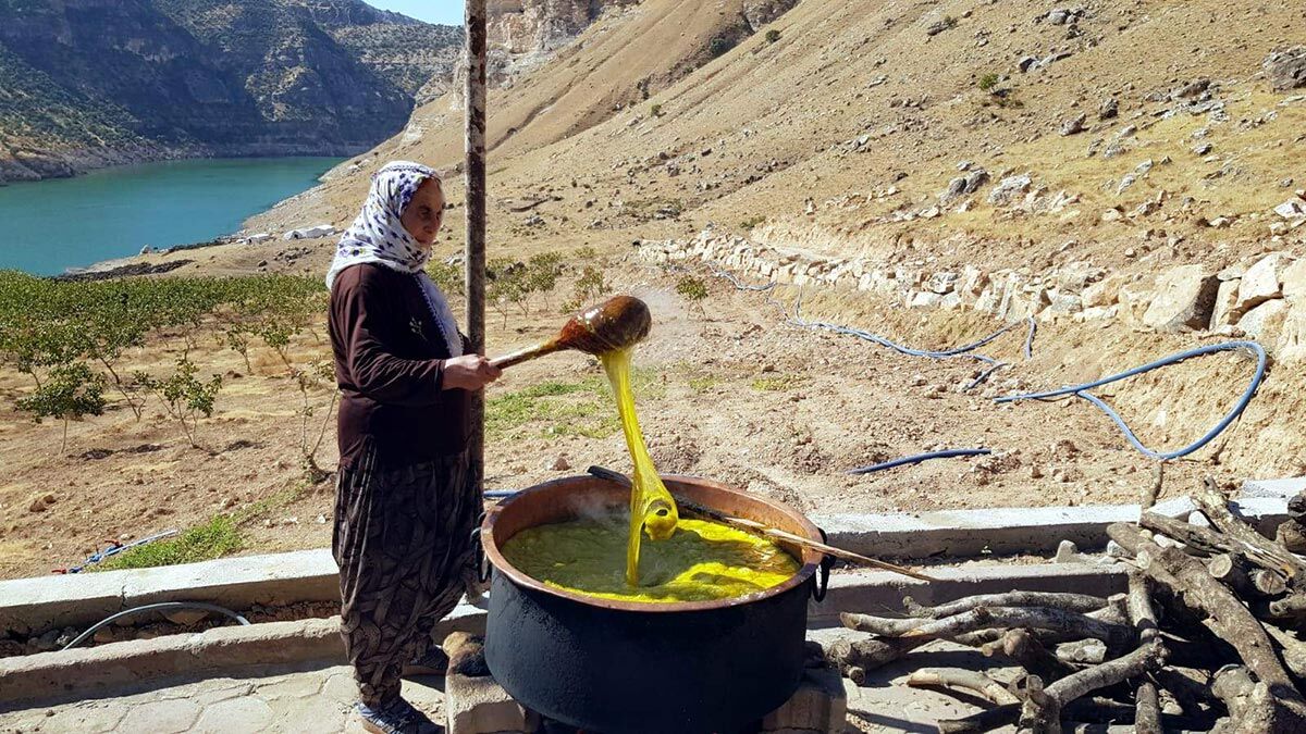 Kimyasal madde katmadan yaptığı organik bıttım sabunlarını, Avrupa'daki güzellik merkezlerine satıyor.