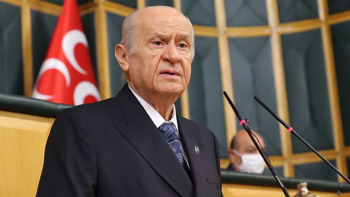 Bahçeli, Şehitlerimiz haklarını helal etsinler, geride bıraktıkları anneleri, babaları müsterih olsunlar. Bu cennet vatanın tarihi ve manevi hakları namusumuza emanettir.