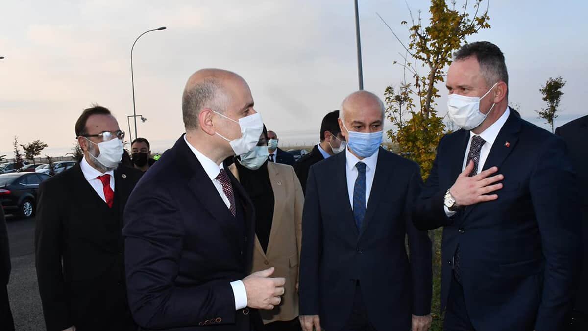 Karaismailoğlu, "Mavi vatanımızın kıymetini çok daha iyi anladığımız bir tarihi dönemeçten geçiyoruz" dedi.