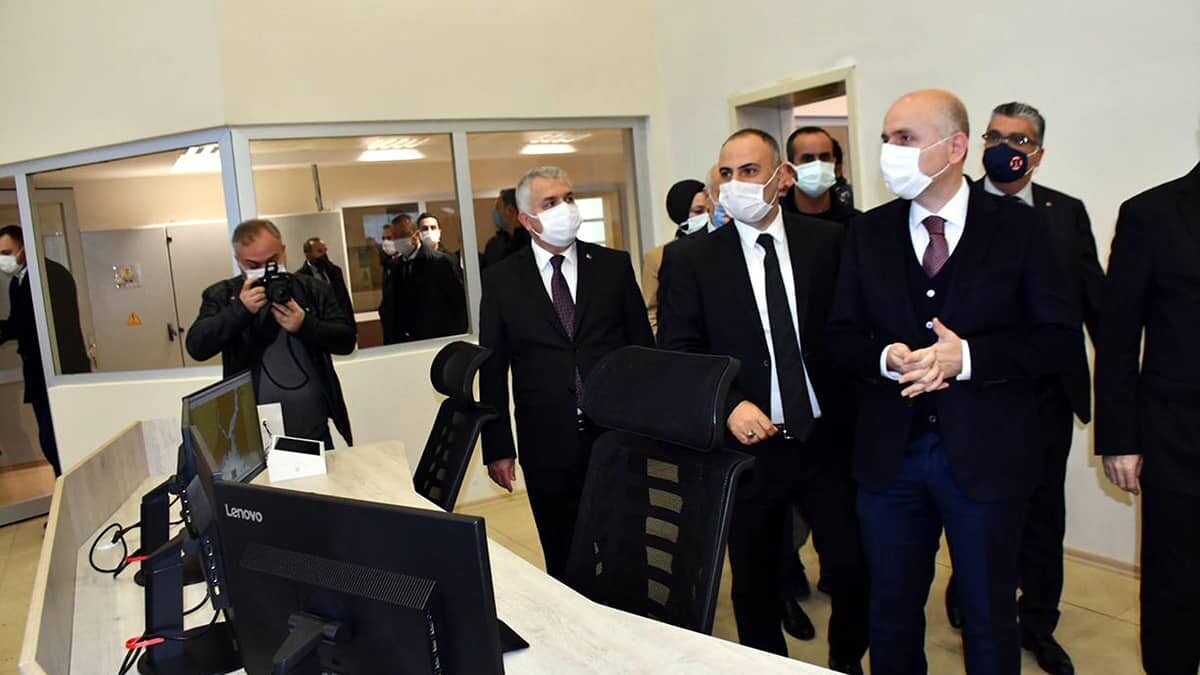 Ülkemizin taraf olduğu uluslararası deniz sözleşmelerine uygun olarak, denizlerimizde 24 saat esasına göre çalışan acil müdahale sistemi kurulması büyük bir gerekliliktir. Sistem ile birlikte aynı zamanda, ekipman ve yetişmiş personel temini noktasında komşu ülkelerle birlikte birtakım iş birliği yükümlülüklerimiz de bulunmaktadır.