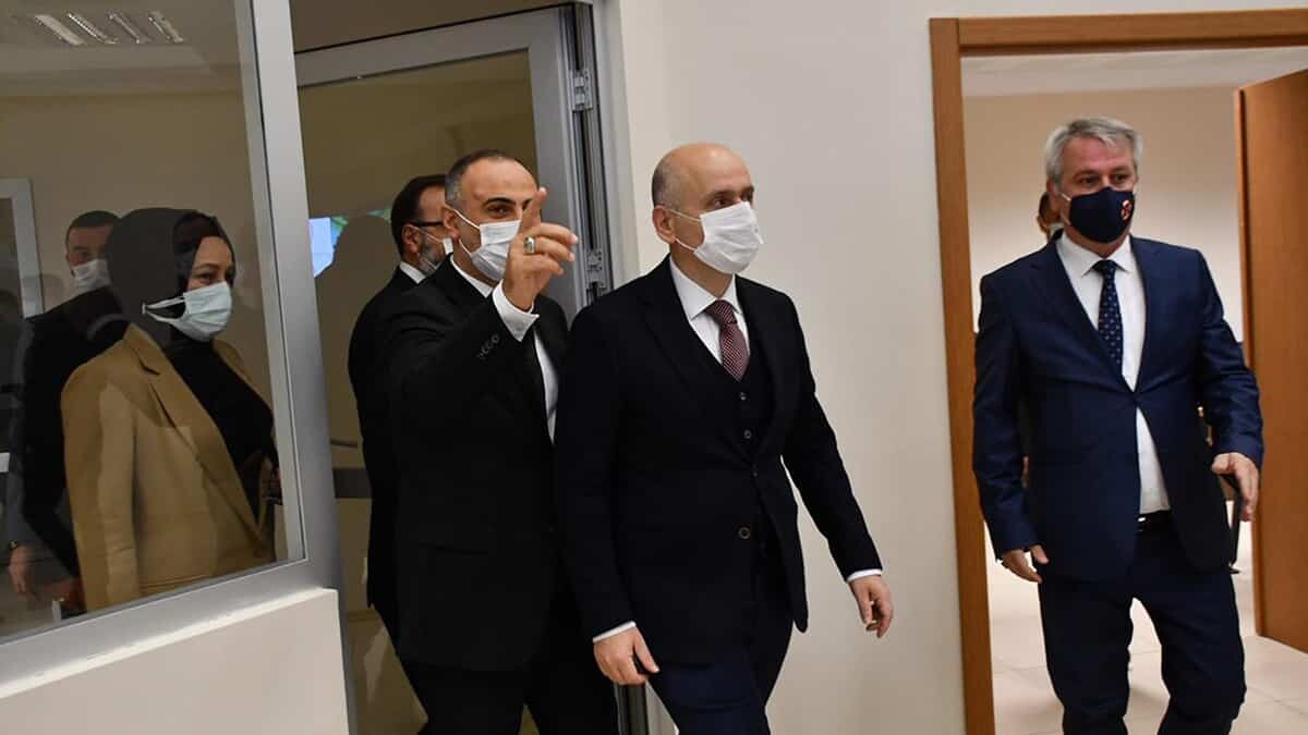 Ülkemizin taraf olduğu uluslararası deniz sözleşmelerine uygun olarak, denizlerimizde 24 saat esasına göre çalışan acil müdahale sistemi kurulması büyük bir gerekliliktir. Sistem ile birlikte aynı zamanda, ekipman ve yetişmiş personel temini noktasında komşu ülkelerle birlikte birtakım iş birliği yükümlülüklerimiz de bulunmaktadır.