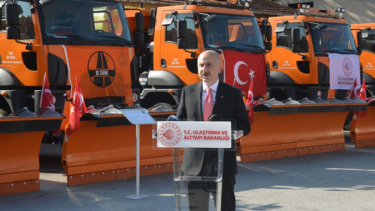 Son 18 yılda kara yollarına 563.4 milyar lira yatırım yapıldı. Ülke genelinde bölünmüş yol uzunluğunu 6 bin 100 kilometreden 27 bin 700 kilometrenin üzerine çıkardık.