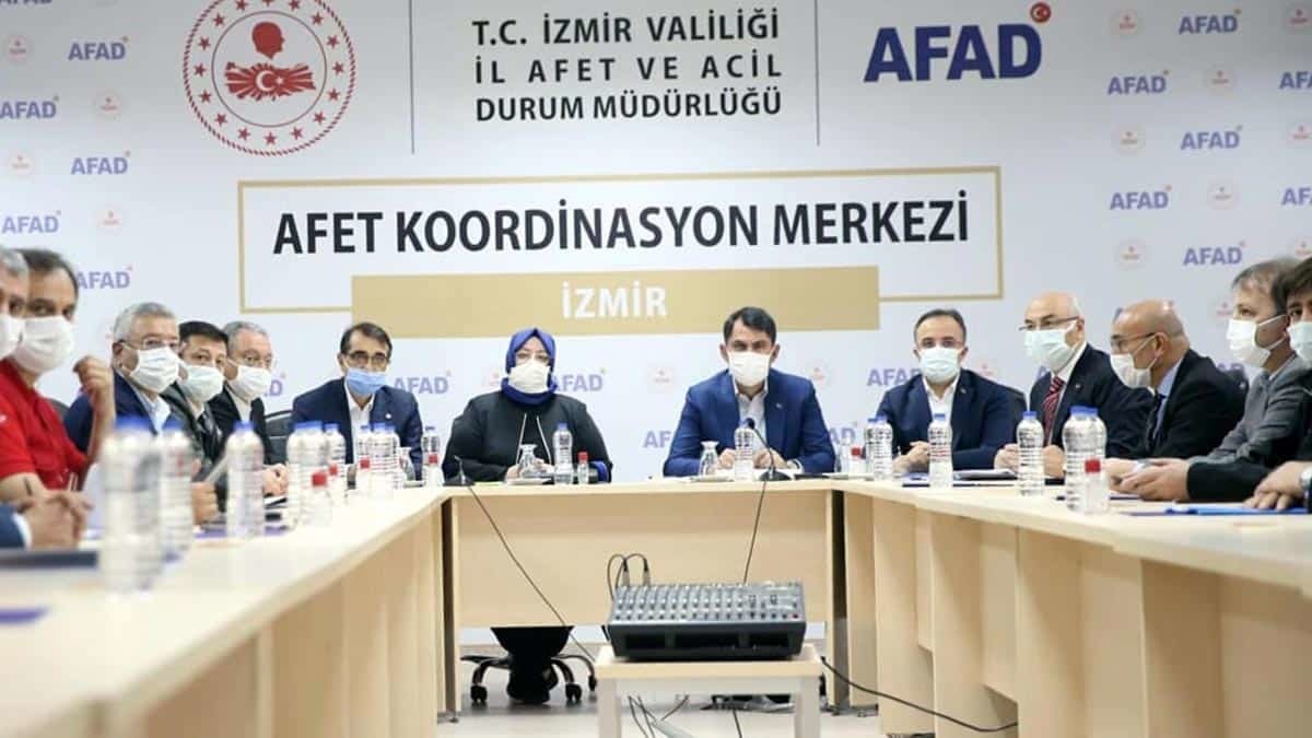 Çevre ve Şehircilik Bakanı Murat Kurum, "Ayda kızımız 83 milyonun kızı olacak. Allah'a binlerce kez hamd olsun" dedi.