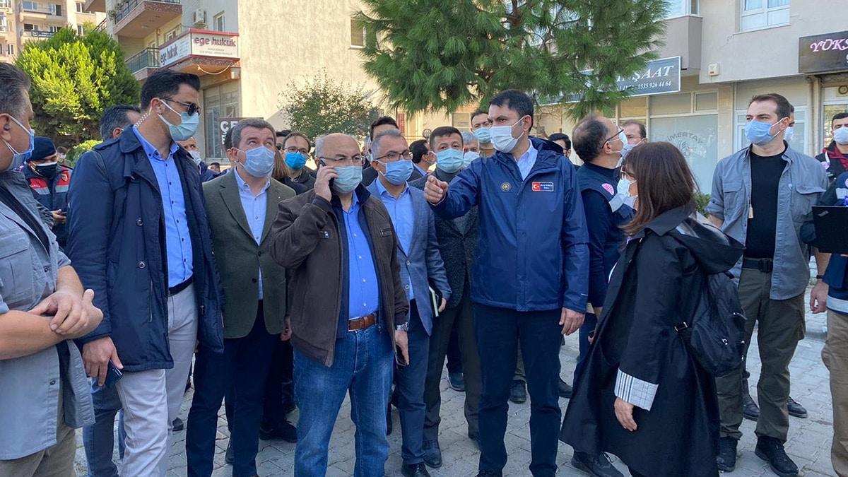 Ekiplerimiz, bakanlıklarımız, vatandaşımızın yaralarını sarmak için canla başla çalışıyorlar. Her alanda depremzede vatandaşlarımızın yanındayız