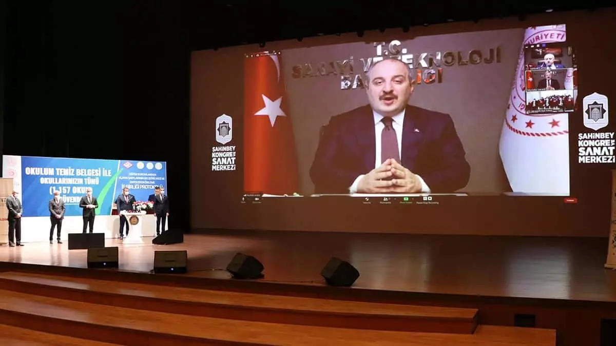 Sanayi ve teknoloji bakanı mustafa varank ise bakanlık olarak 'enfeksiyon önleme ve kontrol kılavuzu' hazırladıklarını ve bu kılavuzun diğer sektörlerde de büyük ilgi gördüğünü belirtti.