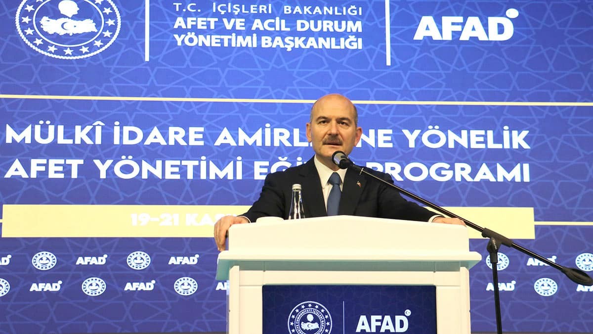 Soylu, "2021 yılını Afet Eğitim Yılı olarak ilan ettik. Milyonlarca insana afet eğitimi vereceğiz" dedi.