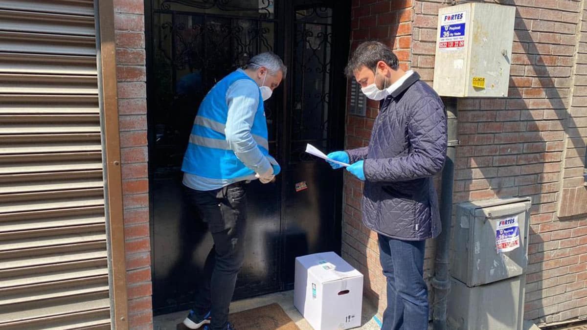 Akpolat, "Pandemi dayanışmadan daha güçlü değildir. Şimdi hep birlikte daha yoğun dikkatin, dayanışmanın ve mücadelenin zamanıdır".