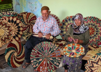 61 yıldır buğday sapını sanata dönüştürüyorlar