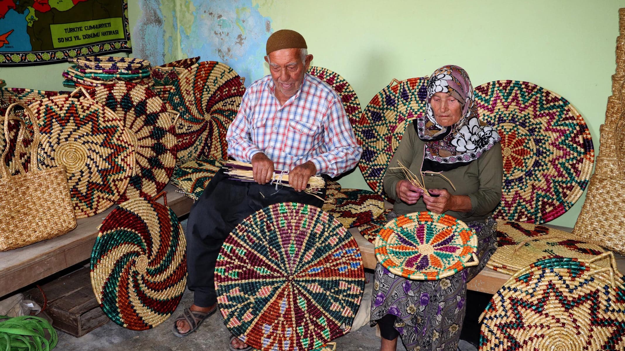 61 yıldır buğday sapını sanata dönüştürüyorlar