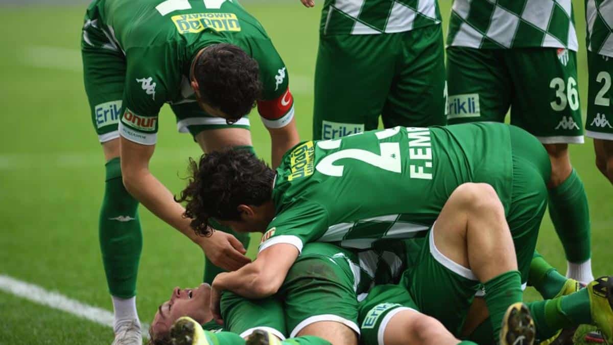 Bursaspor Karşıyaka'yı ağırlayacak