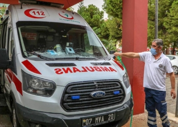 996 acil servis personeli fedakarca çalışıyor