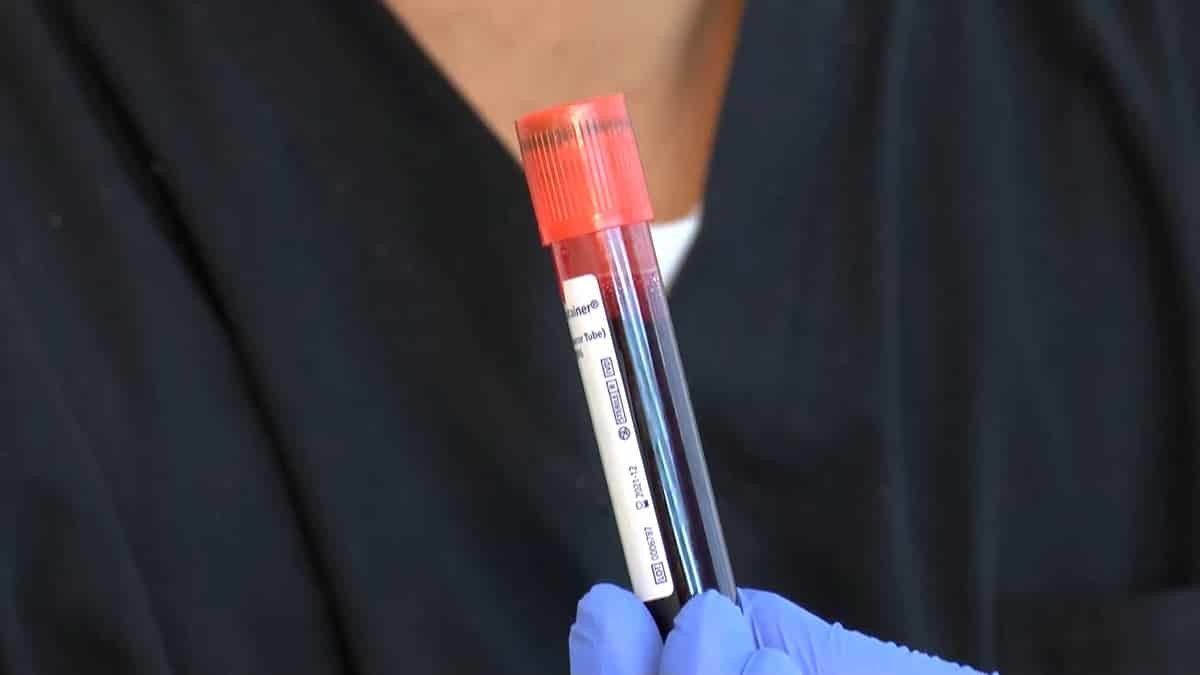 Aşı dışında şu anda başka bir seçeneğimiz yok