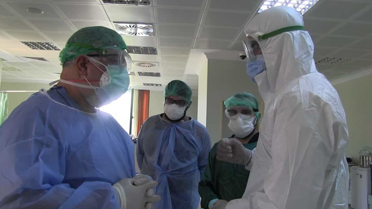 Türkiye'de gönüllü sağlık çalışanları üzerinde denenen ve Çin aşısı olarak bilinen Sinovac firmasının CoronaVac aşısının faz 3 çalışmasında yeni bir aşamaya geçildi.