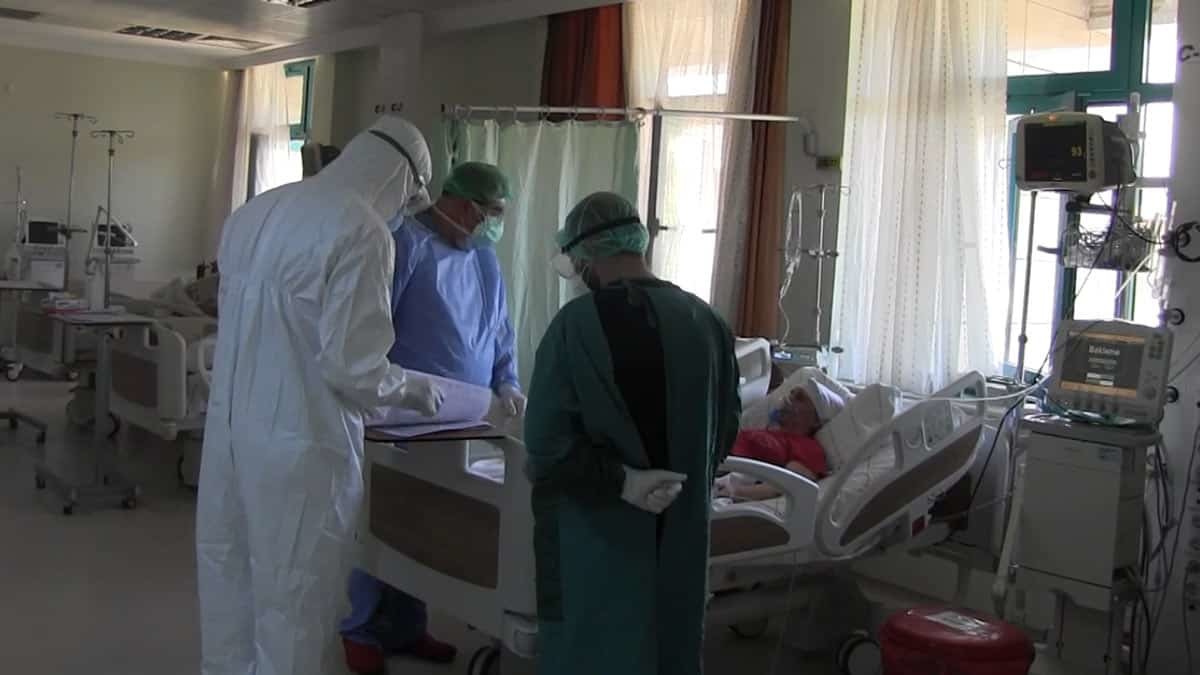 Türkiye'de gönüllü sağlık çalışanları üzerinde denenen ve Çin aşısı olarak bilinen Sinovac firmasının CoronaVac aşısının faz 3 çalışmasında yeni bir aşamaya geçildi.