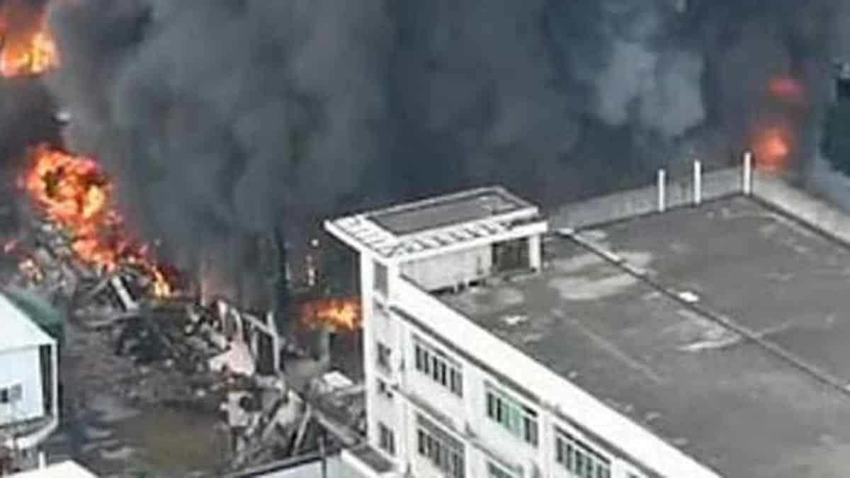 Çelik yapı üreten fabrikada yangın