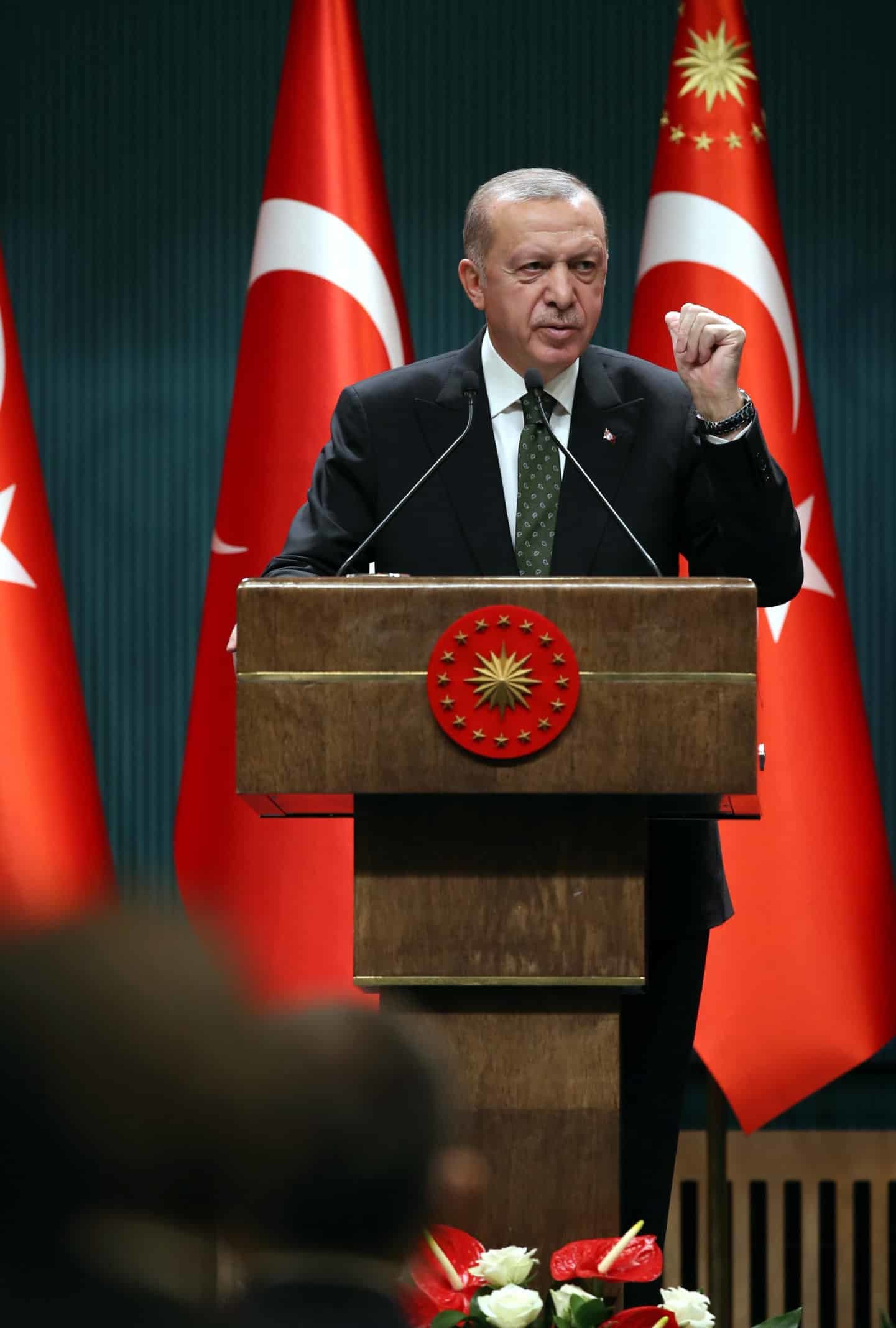 Erdoğan: Hafta sonları 10:00 ile 20:00 saatleri arasında sokağa çıkma yasağı uygulanacak.