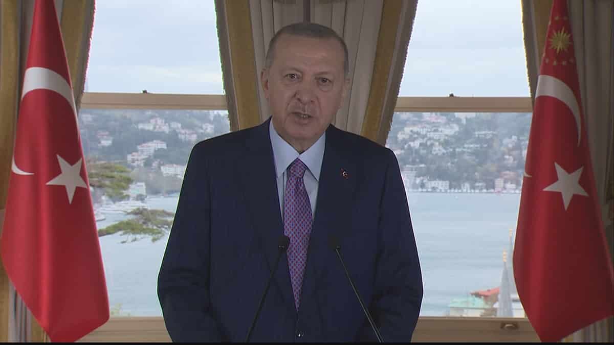 İnsanların kutsallarını aşağılamanın özgürlükle alakası yok