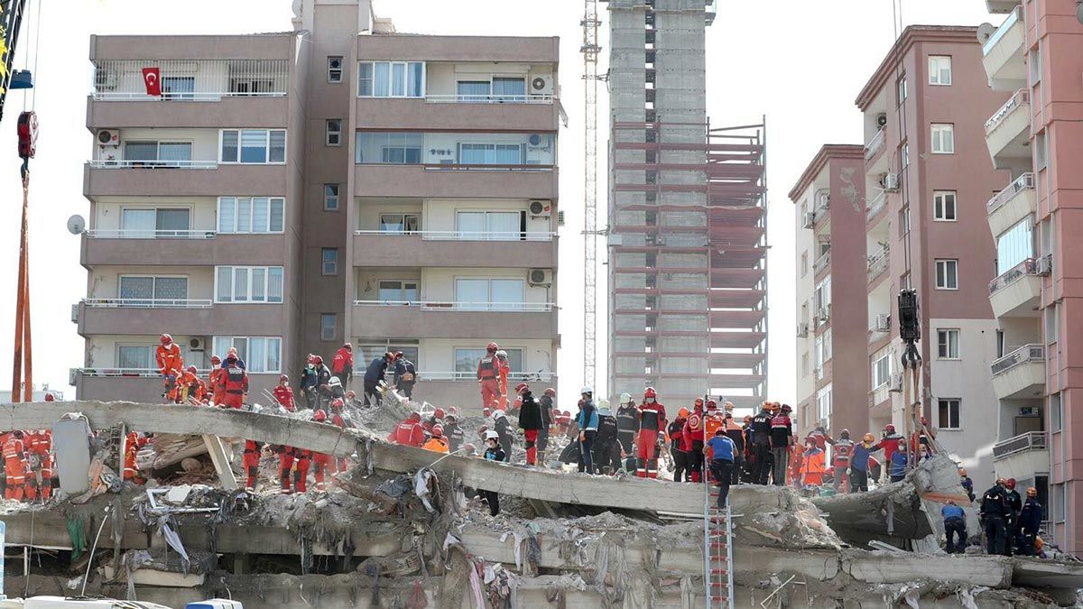 Erdoğan: Önümüzdeki 5 yıllık dönemde acil olarak 1.5 milyon konutun dönüşümünü hedefliyoruz.