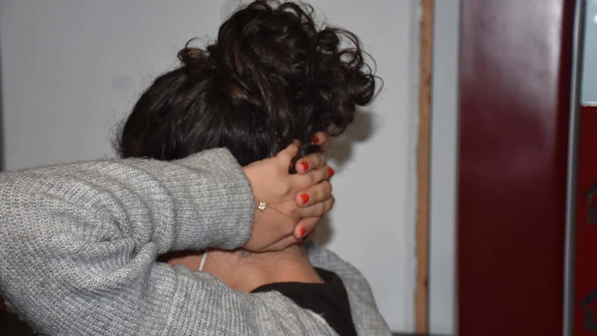 İzmir'i vuran depremin ardından daha tedbirli ve bilinçli olunması gerektiğini söyleyen uzmanlar vatandaşlara evlerinde deprem tatbikatı yapmalarını önerdi.