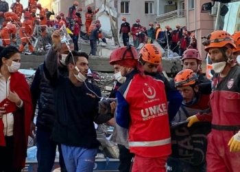 İzmir'de can kaybı 83'e yükseldi