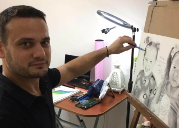 6.6 büyüklüğündeki depremin 65'inci saatinde enkazdan çıkarılan Elif Perinçek (3) ile 91'inci saatte çıkartılan Ayda Gezgin'i (3) aynı resimde buluşturdu.