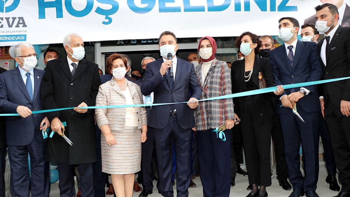 Kapı kapı dolaşacağız, sokak sokak gezeceğiz. Deva Partisi’nin memleketimiz için yapacağı projeleri birebir vatandaşlarımıza paylaşacağız