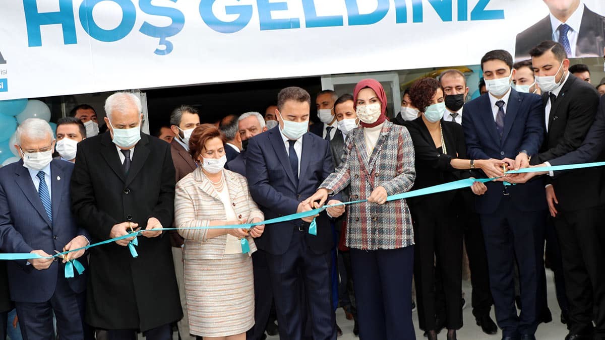 Babacan partisinin 1'inci Olağan İl Kongresi'ne katıldı