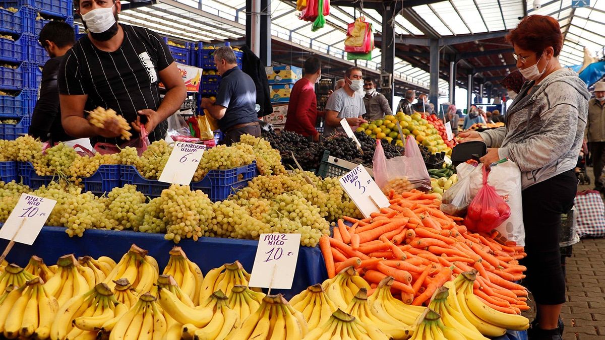 Bağışıklık sisteminin güçlendirilmesinde düzenli fiziksel aktivitenin de gözardı edilmemesi gerektiğini ifade eden Doç. Dr. Günay Eskici, "Dünya Sağlık Örgütü (DSÖ) bize haftada en az 150 dakika orta şiddetli bir aktivitede bulunmayı öneriyor.