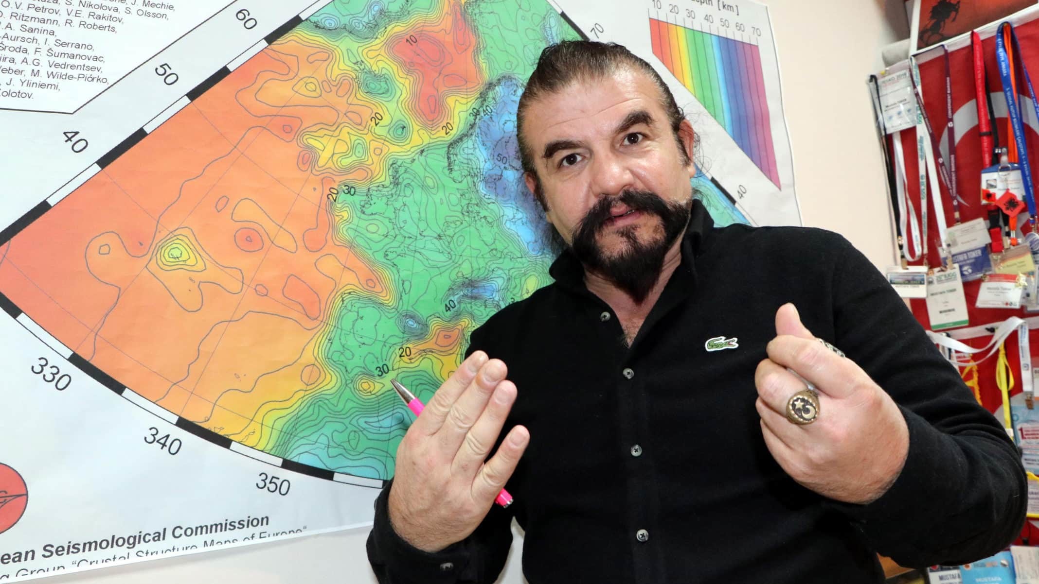 Batıdaki stres transferi Ege Denizi açıklarına doğru yırtılarak ilerlemekte fakat doğuda Kuşadası Körfezi'nin orda bu stresin boşalmadığını, orda gerilimin artığını görüyoruz