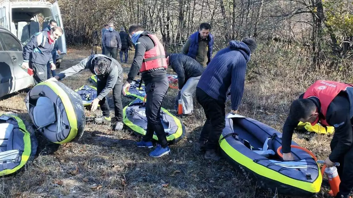 Ordu'nun mesudiye ilçesinin yüksek kesimlerinde ormanlık alanda bulunan ve yeraltı kaynak sularından beslenen doğa harikası göl, çevresindeki doğal güzellikleri ile turizme kazandırılmayı bekliyor.