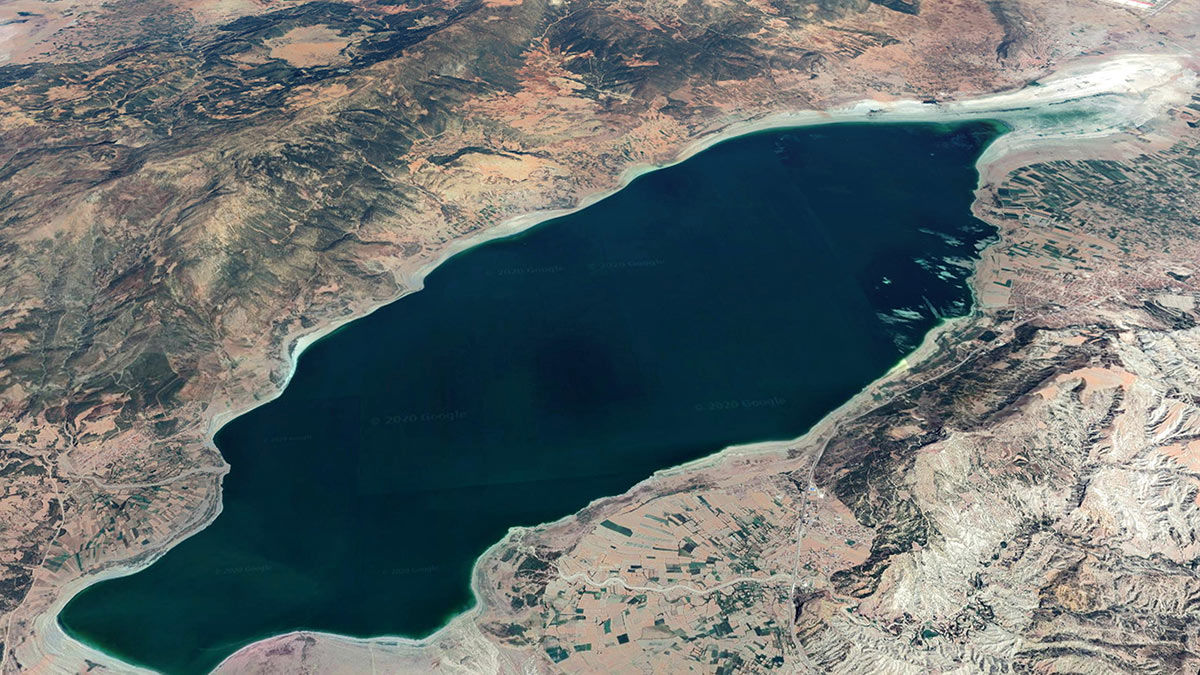 Son 50 yılda su varlığının 3'te 1'inden fazlasını kaybeden, tamamına yakını kuruma tehlikesi altındaki Burdur Gölü'nde sadece bir balık türü yaşıyor.