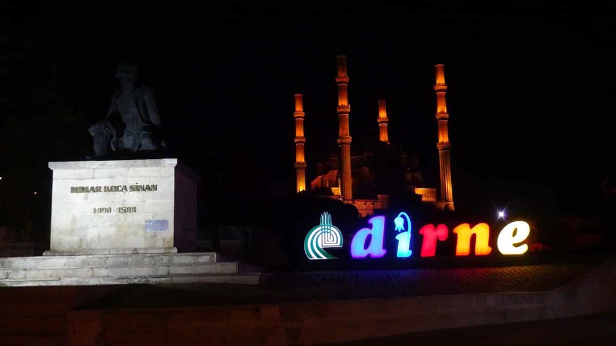 Edirne'de sokağa çıkma kısıtlaması başladı, kent sessizliğe büründü