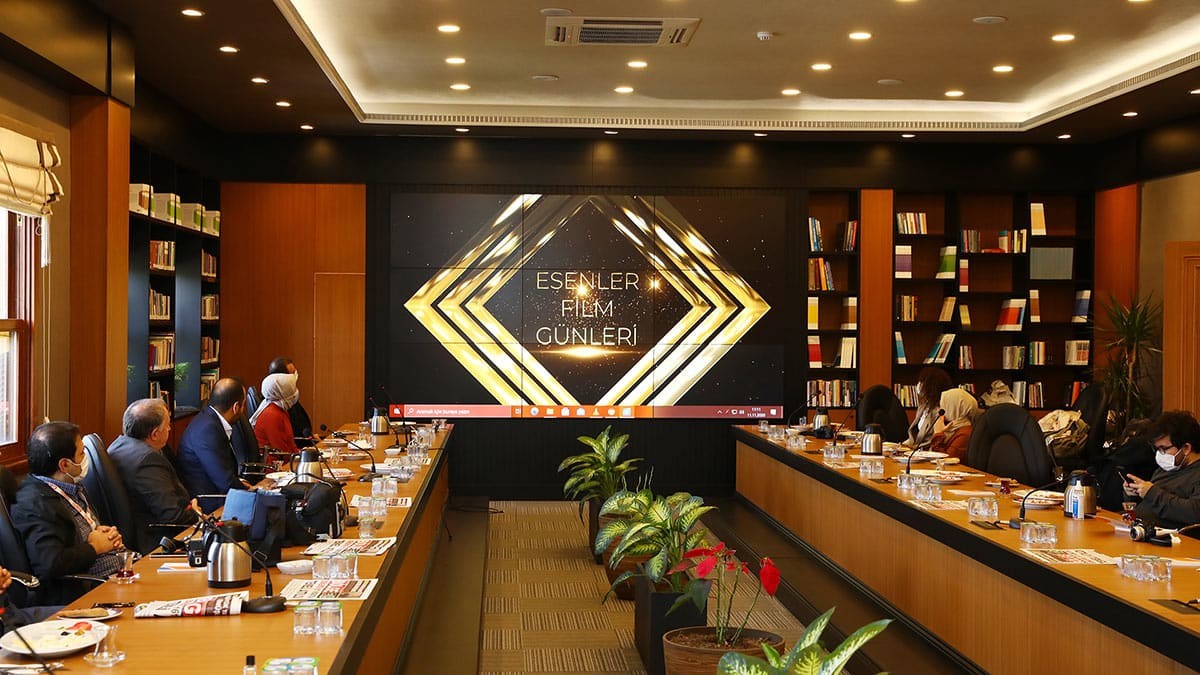 Yunus Emre Kültür Sanat Sezonu kapsamında Esenler Belediyesi Kültür İşleri Müdürlüğü tarafından 18-21 Kasım tarihleri arasında ‘Türk Sineması’nda Kadın’ temasıyla organize edilen Esenler Film Günleri’nin tanıtım toplantısı Prof. Dr. Sadettin Ökten Şehir Düşünce Merkezi’nde yapıldı.