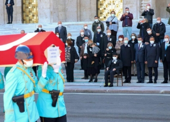Hüseyin Avni Sağesen için TBMM'de tören