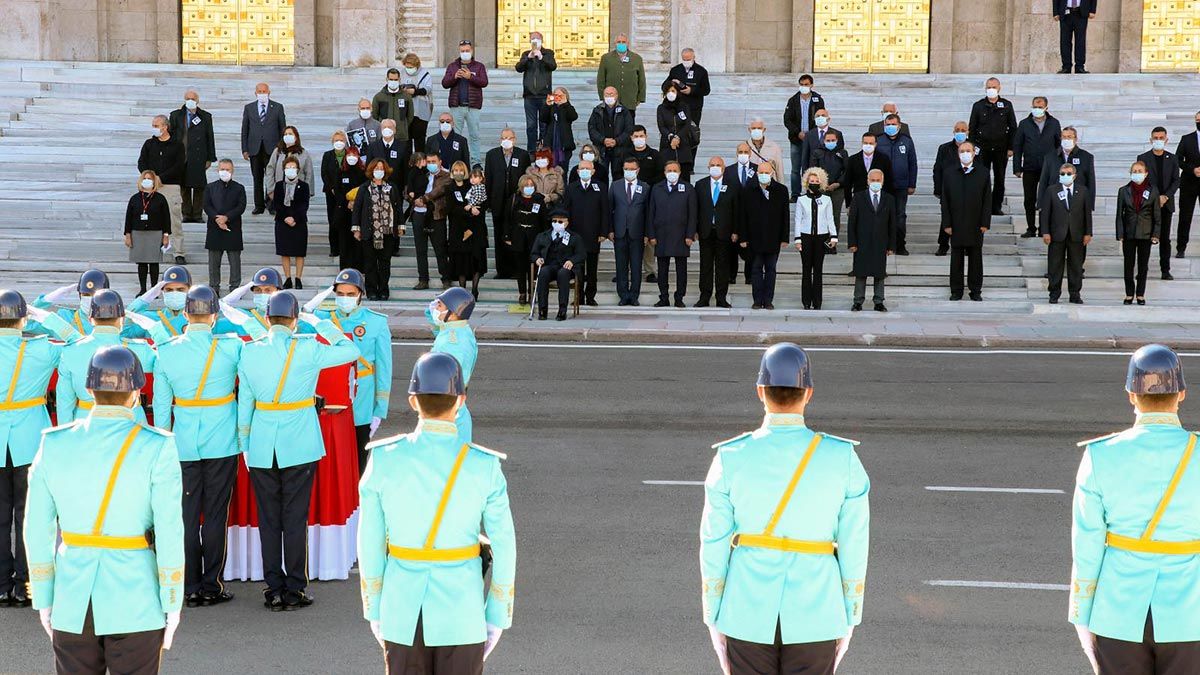 Hüseyin Avni Sağesen için TBMM'de tören