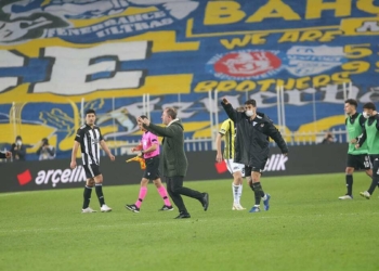 Fenerbahçe Beşiktaş'a 4-3 mağlup oldu