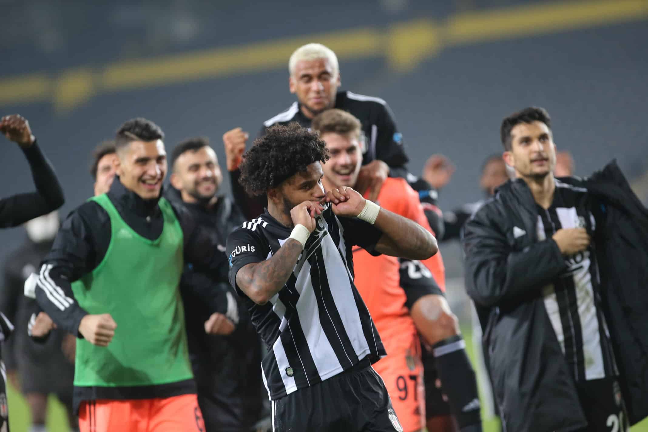 2’nci dakikada Pelkas’ın pasında topla buluşan Perotti’nin vuruşunda top Rosier’den geri döndü. Dönen topla buluşan Perotti’nin vuruşunda meşin yuvarlak üstten auta çıktı.