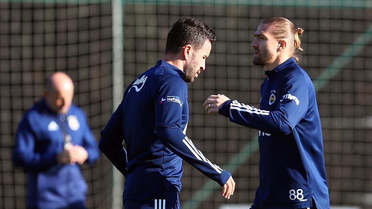 Sarı-lacivertlilerde Gökhan Gönül takımla çalışmalara başladı.